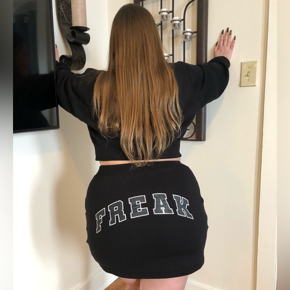 Black 2 piece crop top and skirt sweater set XL - Picture 6 of 8